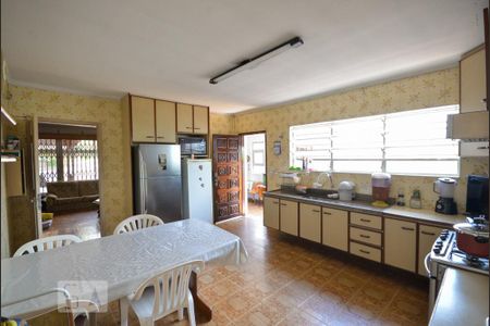 Casa à venda com 320m², 4 quartos e 3 vagas Casa à venda com 320m², 4 quartos e 3 vagasCozinha