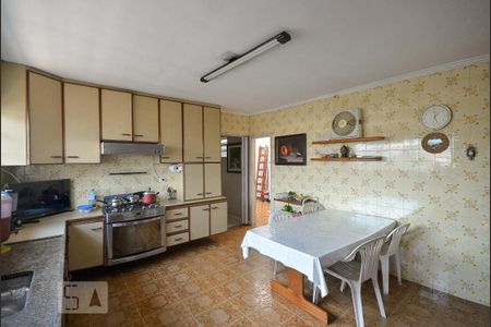 Casa à venda com 320m², 4 quartos e 3 vagas Casa à venda com 320m², 4 quartos e 3 vagasCozinha