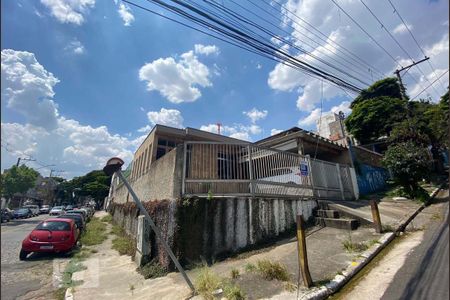 Casa à venda com 320m², 4 quartos e 3 vagas Casa à venda com 320m², 4 quartos e 3 vagasFachada