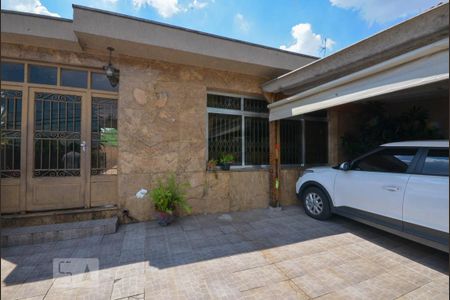 Casa à venda com 320m², 4 quartos e 3 vagas Casa à venda com 320m², 4 quartos e 3 vagasGaragem