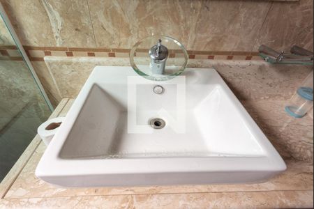 Casa à venda com 200m², 3 quartos e 3 vagasBanheiro da Suíte 2