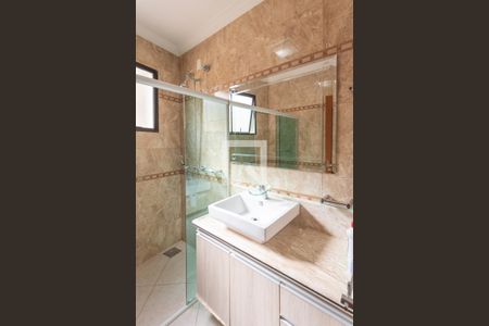 Casa à venda com 200m², 3 quartos e 3 vagasBanheiro da Suíte 2