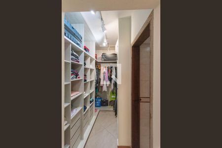 Casa à venda com 200m², 3 quartos e 3 vagasCloset da Suíte 1