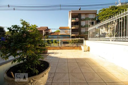 Casa à venda com 420m², 3 quartos e 3 vagasPátio - Frente