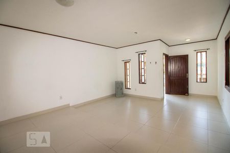 Sala de casa à venda com 3 quartos, 420m² em Passo da Areia, Porto Alegre