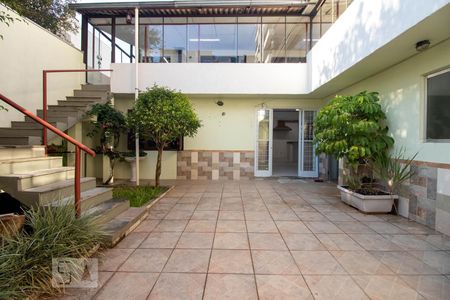 Casa à venda com 420m², 3 quartos e 3 vagasPátio - Fundos