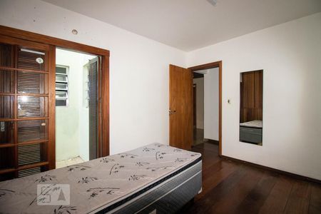Quarto 1 de casa para alugar com 3 quartos, 420m² em Passo da Areia, Porto Alegre