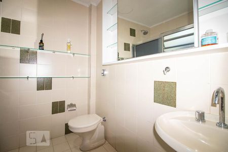 Casa à venda com 420m², 3 quartos e 3 vagasBanheiro da Suíte