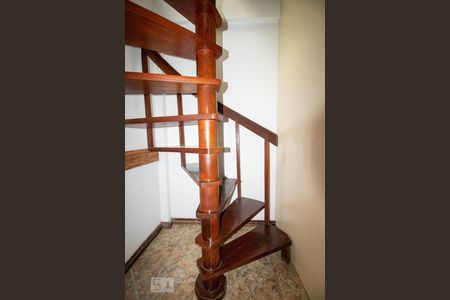 Casa à venda com 420m², 3 quartos e 3 vagasEscada