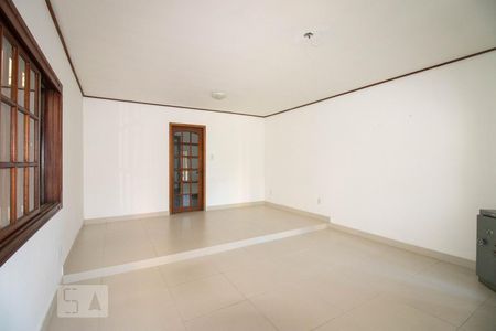 Sala de casa à venda com 3 quartos, 420m² em Passo da Areia, Porto Alegre