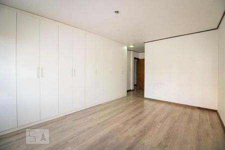 Casa à venda com 420m², 3 quartos e 3 vagasSuíte