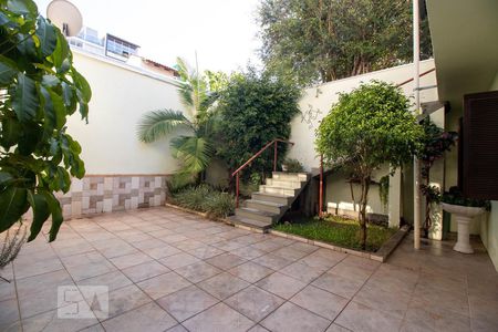 Casa à venda com 420m², 3 quartos e 3 vagasPátio - Fundos