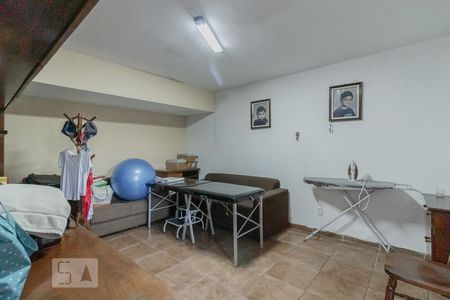 Casa à venda com 222m², 3 quartos e 2 vagasQuarto de Serviço/Escritóro