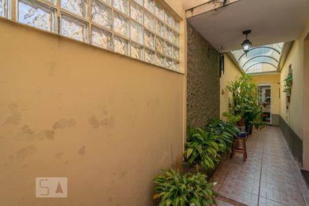 Casa à venda com 222m², 3 quartos e 2 vagasCorredor Externo