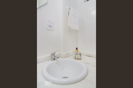 Apartamento à venda com 101m², 3 quartos e 1 vaga Apartamento à venda com 101m², 3 quartos e 1 vagaBanheiro de Serviço