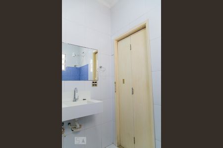 Casa à venda com 240m², 3 quartos e 4 vagas Casa à venda com 240m², 3 quartos e 4 vagasBanheiro da suíte 1 e 2