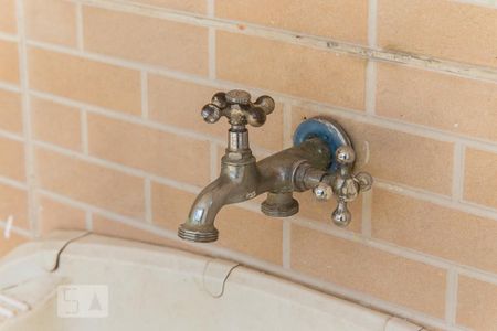 Casa à venda com 240m², 3 quartos e 4 vagas Casa à venda com 240m², 3 quartos e 4 vagasQuintal - Torneira