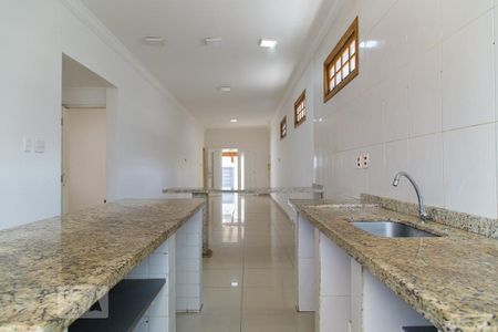 Casa à venda com 240m², 3 quartos e 4 vagas Casa à venda com 240m², 3 quartos e 4 vagasCozinha