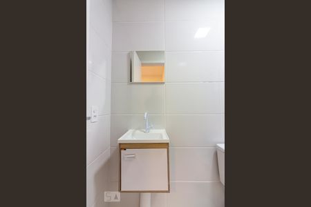Banheiro de apartamento para alugar com 1 quarto, 30m² em Presidente Altino, Osasco