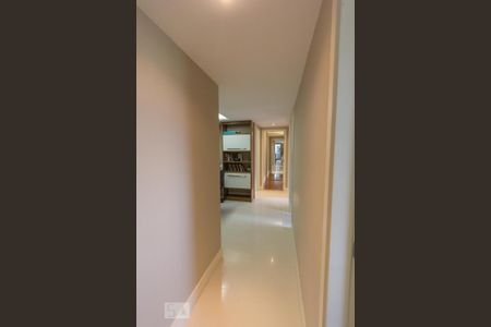 Corredor de apartamento para alugar com 4 quartos, 149m² em Jacarepaguá, Rio de Janeiro
