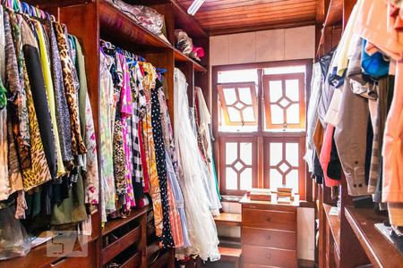 Casa à venda com 600m², 4 quartos e 5 vagas Casa à venda com 600m², 4 quartos e 5 vagasCloset da Suíte Master