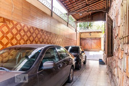 Casa à venda com 600m², 4 quartos e 5 vagas Casa à venda com 600m², 4 quartos e 5 vagasGaragem