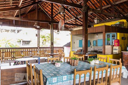 Casa à venda com 600m², 4 quartos e 5 vagas Casa à venda com 600m², 4 quartos e 5 vagasEspaço Gourmet