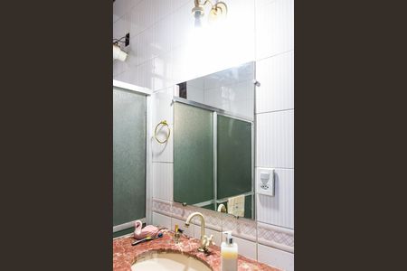 Casa à venda com 600m², 4 quartos e 5 vagas Casa à venda com 600m², 4 quartos e 5 vagasBanheiro da Suíte 1