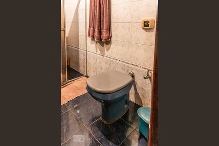 Casa à venda com 600m², 4 quartos e 5 vagas Casa à venda com 600m², 4 quartos e 5 vagasBanheiro 2