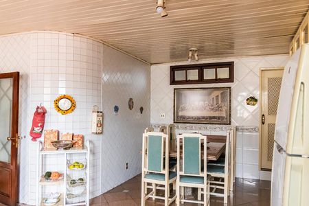 Casa à venda com 600m², 4 quartos e 5 vagas Casa à venda com 600m², 4 quartos e 5 vagasCozinha