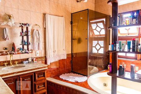 Casa à venda com 600m², 4 quartos e 5 vagas Casa à venda com 600m², 4 quartos e 5 vagasBanheiro da Suíte Master