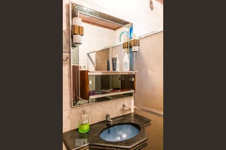 Casa à venda com 600m², 4 quartos e 5 vagas Casa à venda com 600m², 4 quartos e 5 vagasBanheiro 2