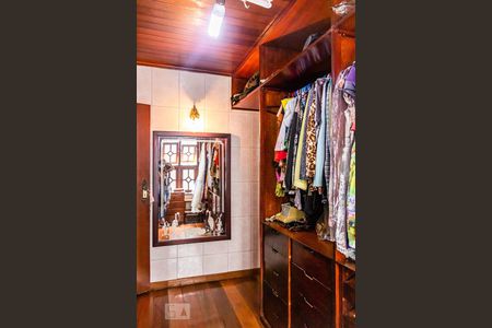 Casa à venda com 600m², 4 quartos e 5 vagas Casa à venda com 600m², 4 quartos e 5 vagasCloset da Suíte Master