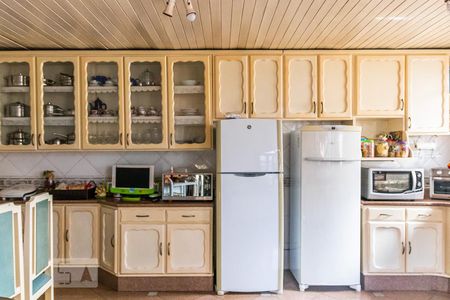 Casa à venda com 600m², 4 quartos e 5 vagas Casa à venda com 600m², 4 quartos e 5 vagasCozinha