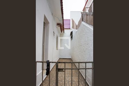 Casa para alugar com 80m², 2 quartos e sem vagaQuintal / Entrada