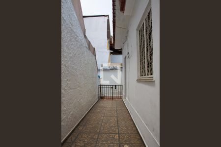 Casa para alugar com 80m², 2 quartos e sem vagaQuintal / Entrada