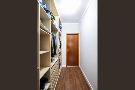 Casa à venda com 197m², 3 quartos e 4 vagasCloset da suíte