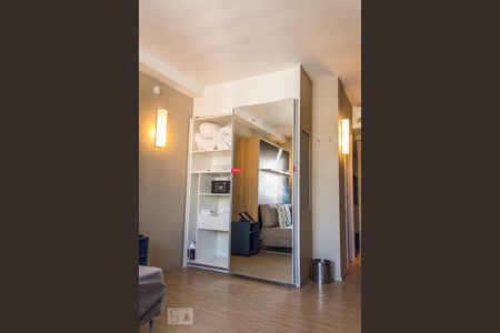 Sala de apartamento à venda com 1 quarto, 30m² em Alphaville Industrial, Barueri