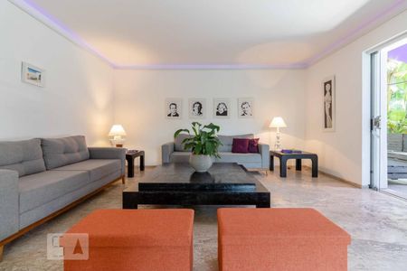 Sala de casa à venda com 4 quartos, 650m² em Jardim Everest, São Paulo