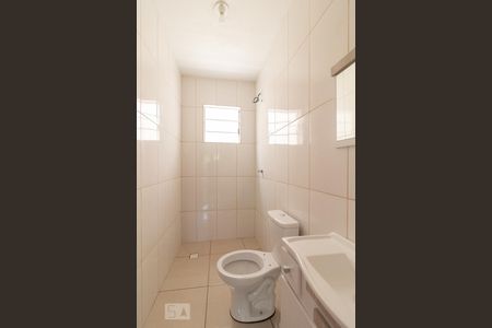Banheiro de kitnet/studio para alugar com 1 quarto, 30m² em Santana, Porto Alegre