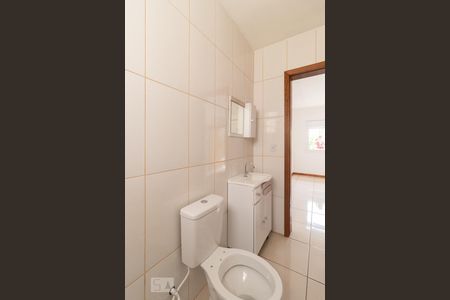 Banheiro de kitnet/studio para alugar com 1 quarto, 30m² em Santana, Porto Alegre