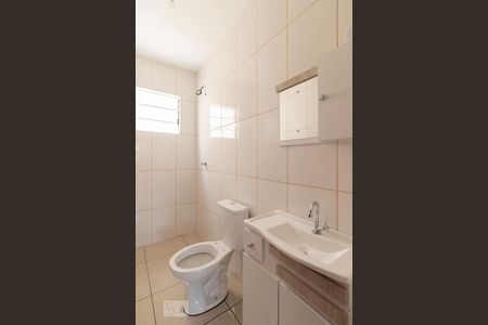 Banheiro de kitnet/studio para alugar com 1 quarto, 30m² em Santana, Porto Alegre
