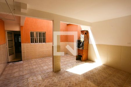 Casa à venda com 132m², 4 quartos e 2 vagas Casa à venda com 132m², 4 quartos e 2 vagasQuintal / serviço