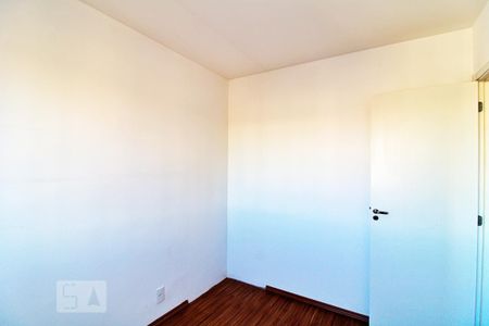 Quarto 1 de apartamento para alugar com 2 quartos, 42m² em Jardim Novo Taboão, São Paulo
