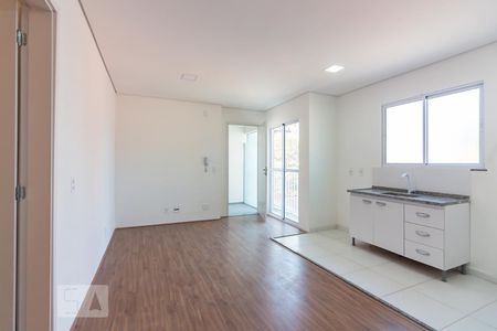 Sala de apartamento para alugar com 1 quarto, 38m² em Presidente Altino, Osasco