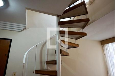 Escada de apartamento à venda com 1 quarto, 179m² em Campo Belo, São Paulo