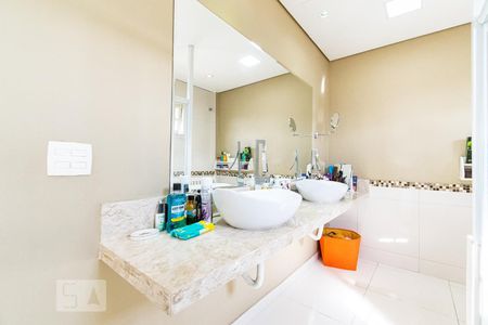 Casa à venda com 420m², 3 quartos e 4 vagasBanheiro da Suíte 1