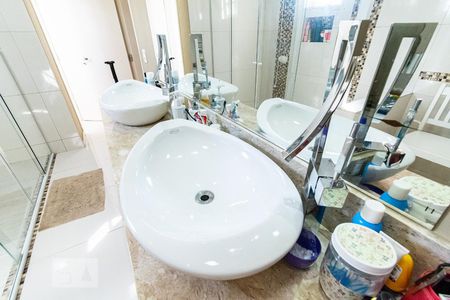 Casa à venda com 420m², 3 quartos e 4 vagasBanheiro da Suíte 1