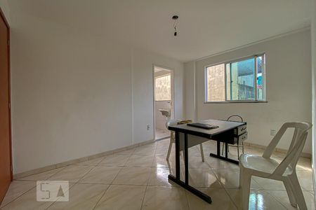 Sala de apartamento para alugar com 1 quarto, 36m² em Cordovil, Rio de Janeiro