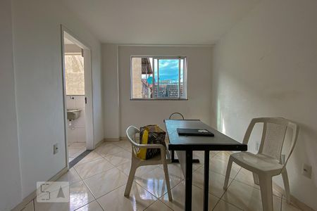 Sala de apartamento para alugar com 1 quarto, 36m² em Cordovil, Rio de Janeiro